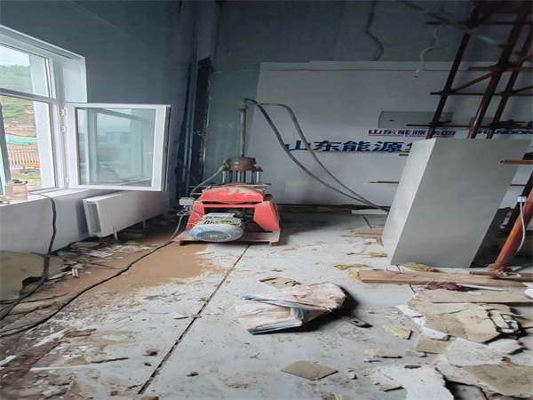 覃塘地基基础下沉墙体裂缝加固注浆顶升施工